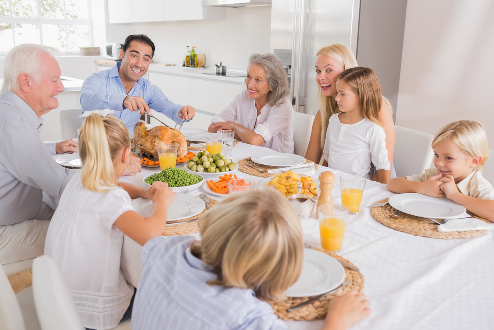 Семейната вечеря - отживелица или полезна традиция? - family dinner 2