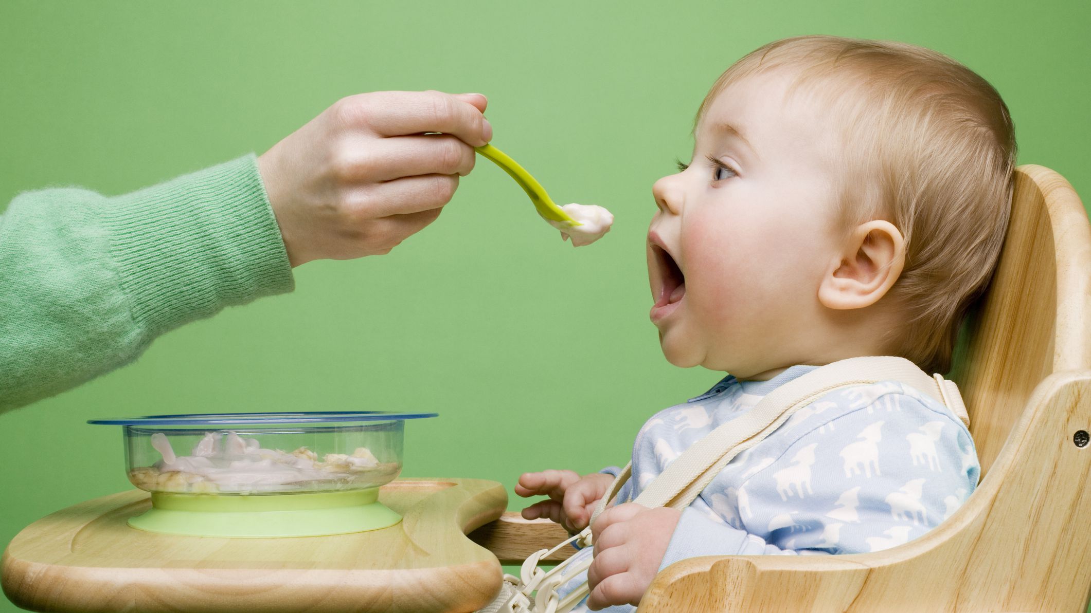 Захранването на бебето започва от….кухнята на родителите
