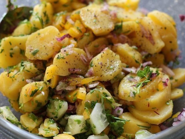 Как да приготвим вкусна картофена салата?