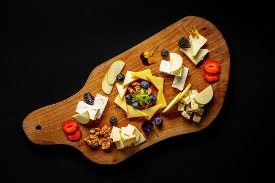 Как се хранят каракачаните - преди и сега? - selected cheese platter