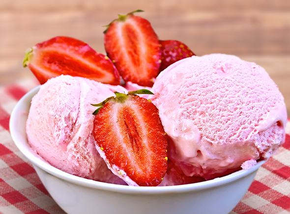Сладоледът - полезен или вреден? - strawberry icecream 590x436 1