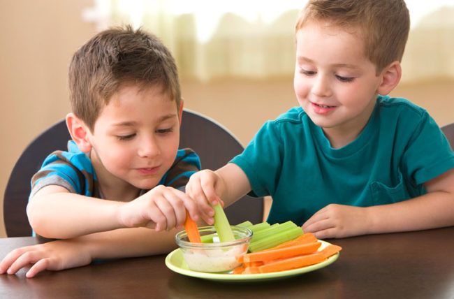 Детето не иска да се храни на масатa – какво да направим?