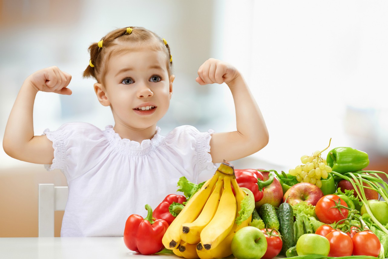10 правила, чрез които да научим детето да се храни здравословно