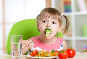 Храненето на децата - какво съветват диетолозите? - 309721823 h