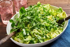 Как да съживите поувехналите салати и зеленчуци? - crunchy mixed green salad 418