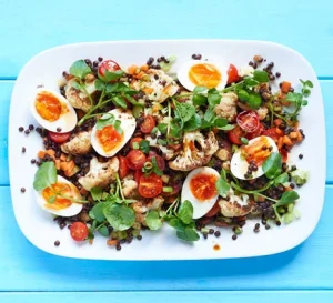 Какво да ядем, за да отслабнем без режими и броене на калории? - egg puy lentil salad with tamari watercress 64a61f5