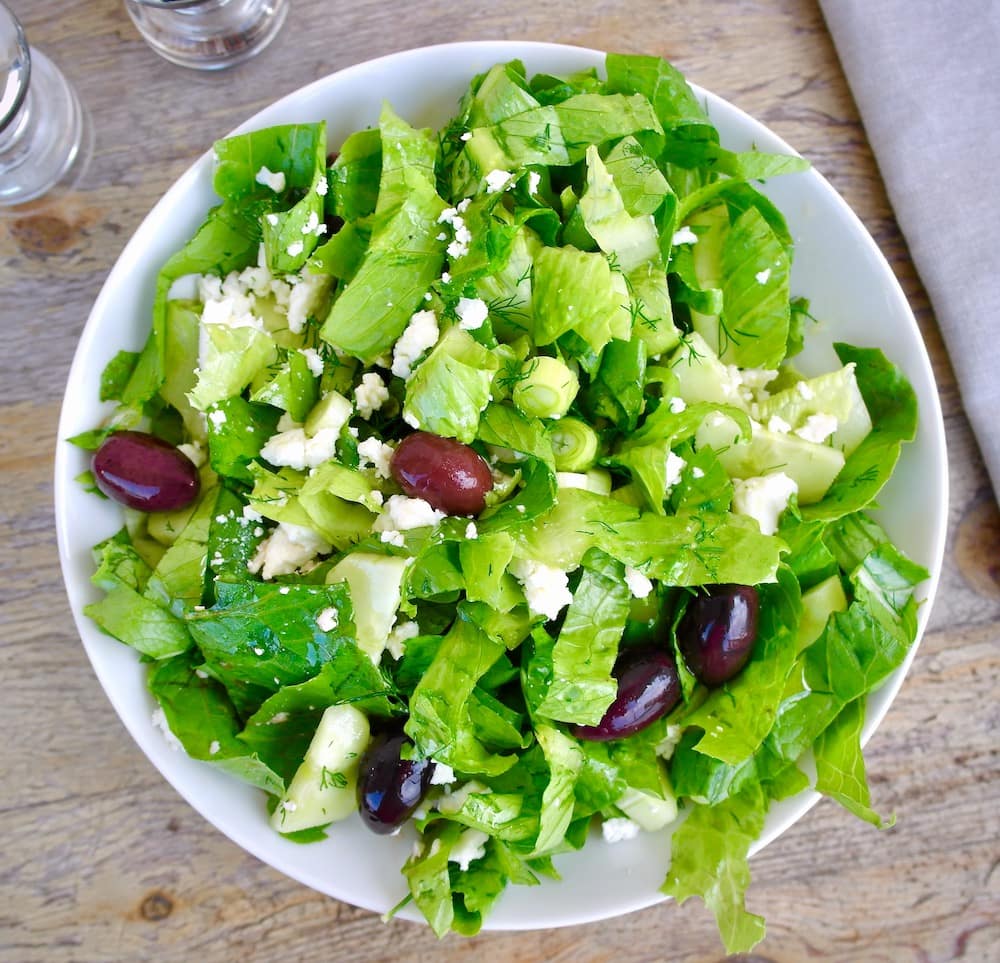Как да съживите поувехналите салати и зеленчуци?