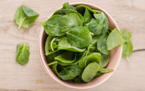 7 зеленчука с високо съдържание на протеини - spinach salad e1551092707837 768x482 1