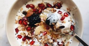 Примерно седмично меню за бременни - yogurt with pomegranate blackberries nuts 1200x628 facebook 1200x628 1
