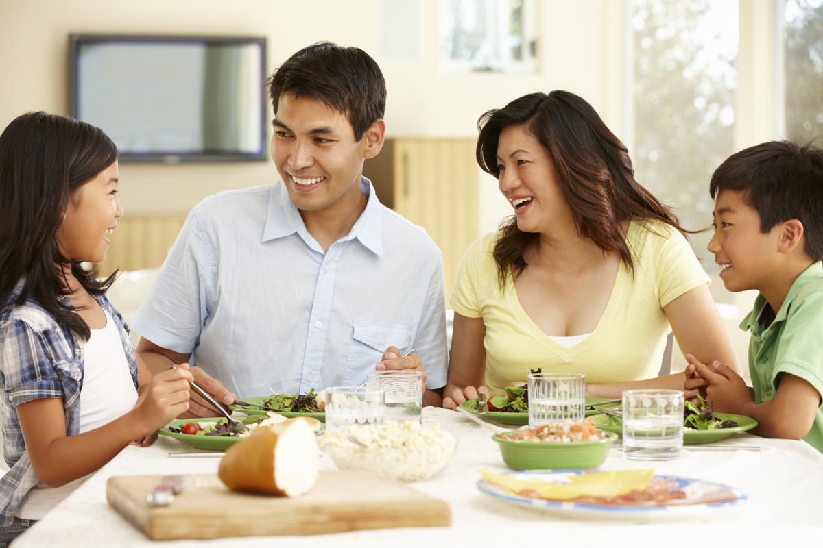 Кои са 4-те родителски стила на хранене и как влияят на децата?