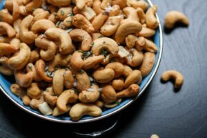 8 храни, които облекчават главоболието и мигрената - nuts 1200x800 1