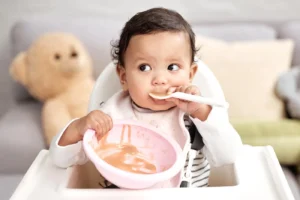Въвеждане на твърдите храни в храненето на бебето - 1 year old eating schedule 3