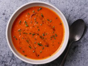 5 бързи супички за натоварените дни - 15 minute creamy tomato soup vegan recipe hero 01 1 19875e4289354e5c981c96189f707c62