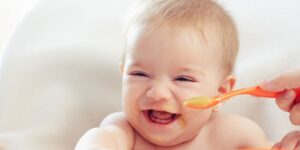 Хранене на детето от 4 до 12 месеца - общи насоки - baby700 350 edd7045