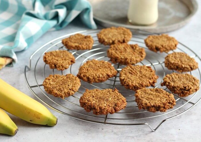 6 идеи за здравословни междинни закуски за всеки - banana cookies13 copy