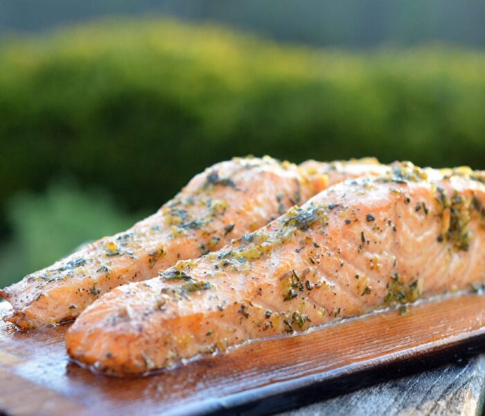 Сьомгата - една от най-полезните храни на планетата - cedar plank salmon with lemon garlic and herbs2 1200x781 1