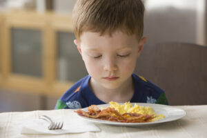 5 стратегии за изграждане на положителна връзка дете - храна - 180209 picky eater mn 1500
