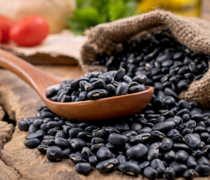 10 супер храни, които лесно може да включите в диетата си - black beans 1 1