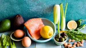Подходяща ли е кетогенната диета за автоимунни състояния? - ingredients healthy eating food eggs salmon vegetables 1296x728 header 1