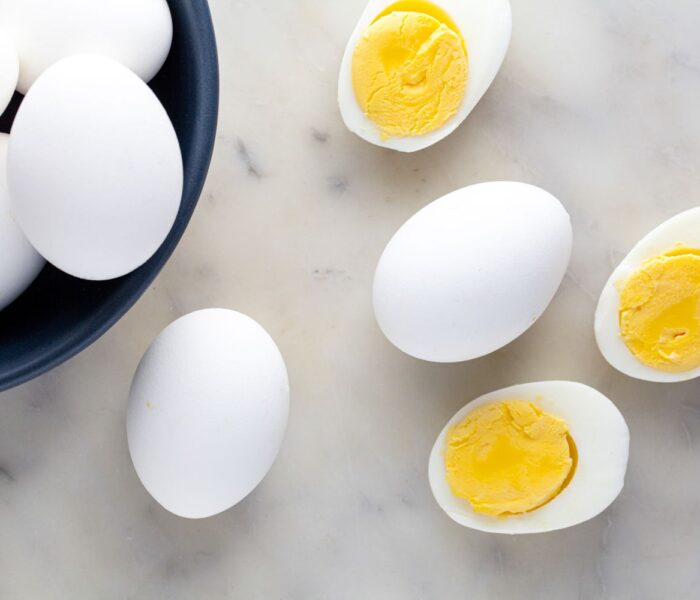 Здравословна храна ли са яйцата? - simply recipes hard boiled eggs lead 03 42506773297f4a15920c46628d534d67