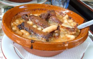 12 традиционни френски ястия - 1200px bowl of cassoulet
