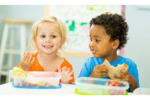 На какви маниери на масата е добре да научим децата? - blog preschooleatingistock000036938264xxxlarge