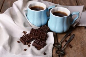Черният шоколад - здравословна храна за добро настроение - dark chocolate caffeine feature shutterstock 640x427 1
