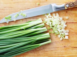 9 пролетни храни, даряващи здраве - green onion1