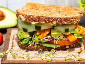 9 рецепти за сандвичи - hummus sandwich 3728 720x540 1
