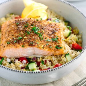 5 рецепти със сьомга - mediterranean spiced salmon over vegetable quinoa 1200