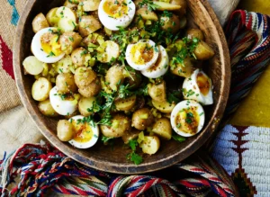 5 рецепти за салати с варени картофи - potato salad with 7 minute eggs and mustard vinaigrette