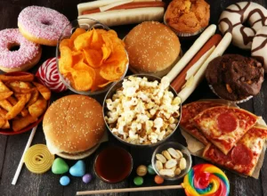 Кои са основните грешки на желаещите да отслабнат? - unhealthy junk food