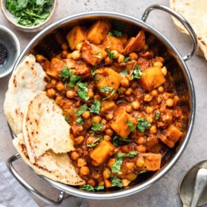 4 веган рецепти - vegan potato and chickpea curry 720x720 1