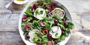 5 рецепти с вишни - cherry and goats cheese salad with herby dressing