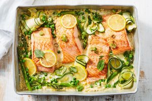 Наистина ли рибата е полезна за сърцето? - creamy lemon salmon tray bake 139865 2