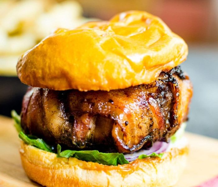 3 рецепти със сирене Чедър - featured hero bacon wrapped burger