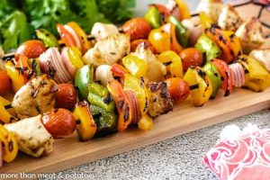 5 рецепти за диетична вечера от 500 калории - grilled chicken kebabs with vegetables 8