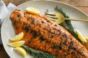 10 разхлаждащи храни за през лятото - 14cooking salmon with lemon articlelarge