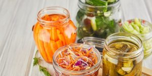 Здравословни ли са маринованите плодове и зеленчуци? - 1613051090 pickle jars