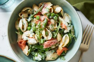 4 салати с паста - свежи и леки за през лятото - 2020 07 28 smoked salmon pasta salad 1
