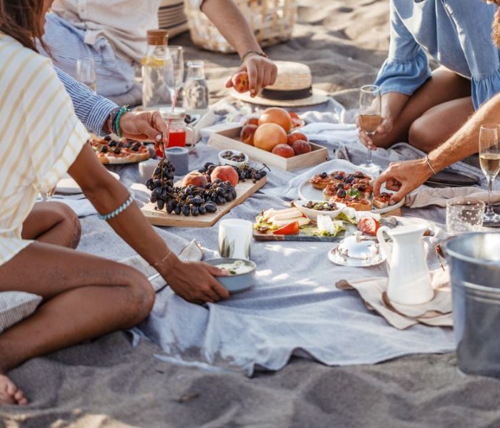 Идеи за здравословно похапване на плажа - beach picnic sm