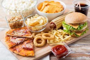 Как да променим лошите си хранителни навици - bigstock fast food and unhealthy eating 93990458 e1465413049364