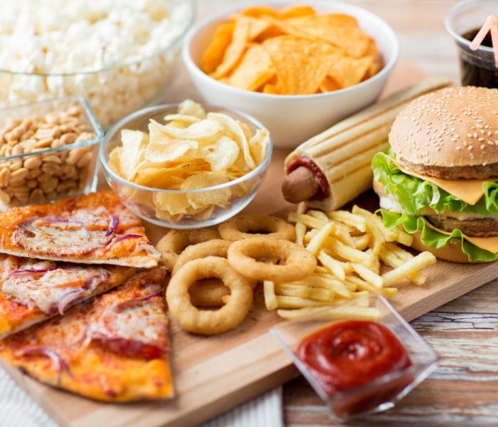 Кои са най-лошите хранителни навици - bigstock fast food and unhealthy eating 93990458 e1465413049364