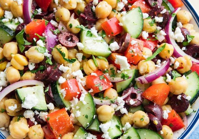 5 диетични салати - chickpea mediterranean salad horizontal jpg 1524665573