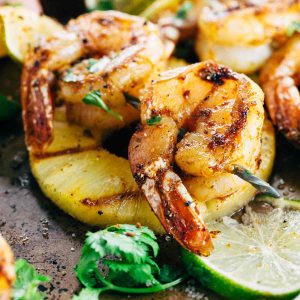 5 леки и вкусни рецепти за летен обяд - grilled shrimp skewers with pineapple 1200