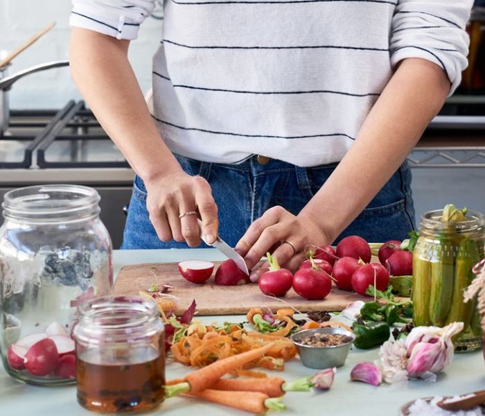 Здравословни ли са маринованите плодове и зеленчуци? - how to pickle fruits and veggies at home 1440x810 1