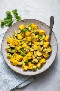 4 веган рецепти, идеални за през лятото - mango avocado salad 06