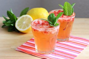 10 освежаващи летни напитки за всеки вкус - strawberry lemon spritzer