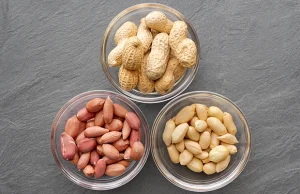 6 ползи за здравето от консумацията на фъстъци - unsalted peanuts in bowls ss no exp 620x400 1