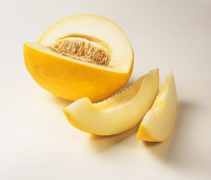 Пъпеш - ползи за здравето от консумацията му - 00250554 a honeydew melon cut into